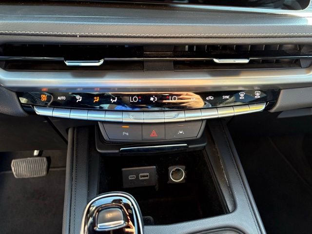 Used 2024 Cadillac XT4 Premium Luxury image 19