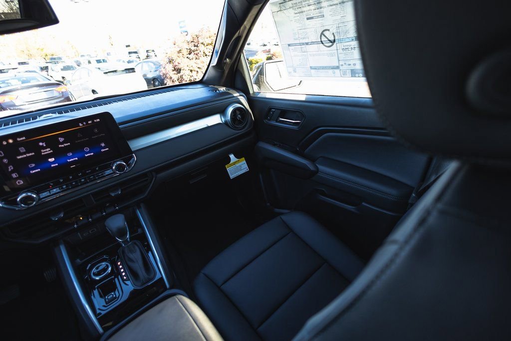 New 2025 Chevrolet Colorado LT w/ LT Convenience Package image 30