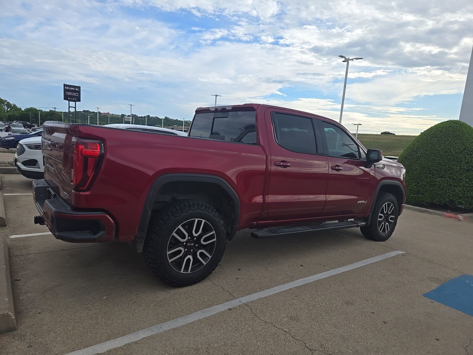 Used 2020 GMC Sierra 1500 AT4 w/ AT4 Premium Package image 5