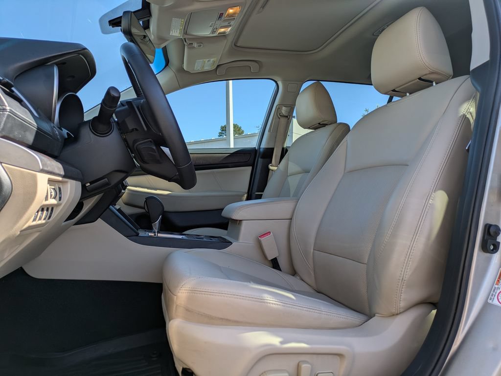 Used 2019 Subaru Outback 2.5i Limited AWD/4WD image 2