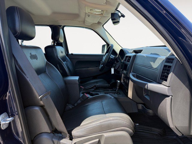 Used 2012 Jeep Liberty Sport AWD/4WD image 10