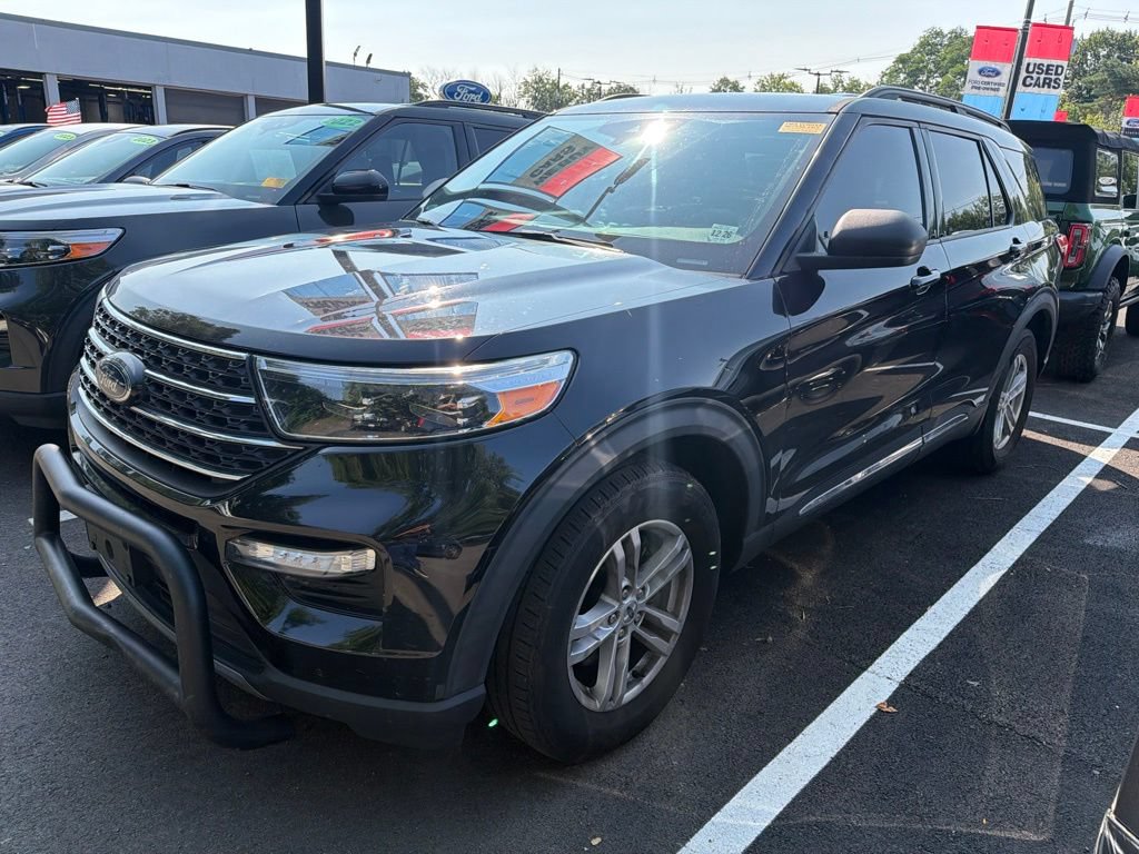 Used 2021 Ford Explorer XLT w/ Equipment Group 202A AWD/4WD image 2