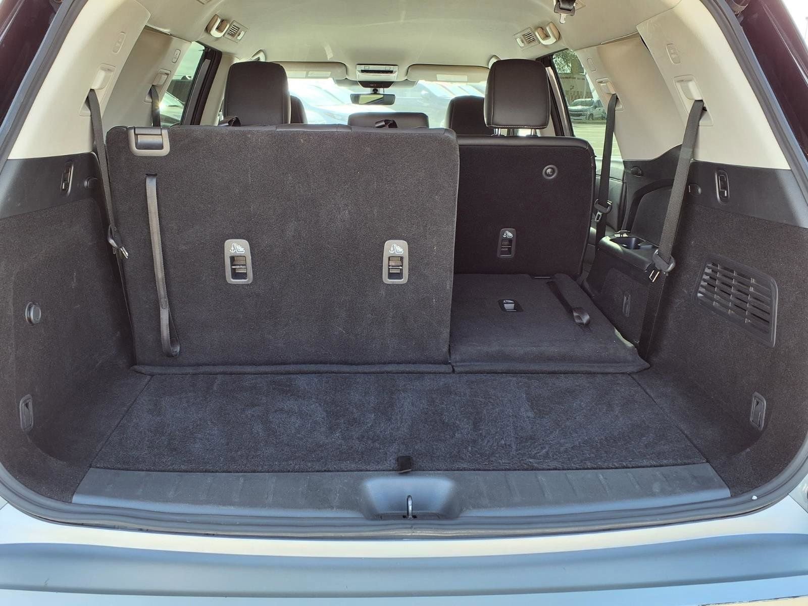 Used 2025 Nissan Pathfinder SL FWD image 8