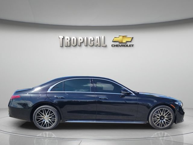 Used 2022 Mercedes-Benz S 580 4MATIC Sedan w/ AMG Line Package image 5