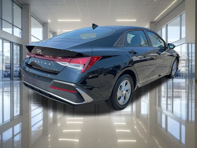 Used 2025 Hyundai Elantra SE FWD image 5
