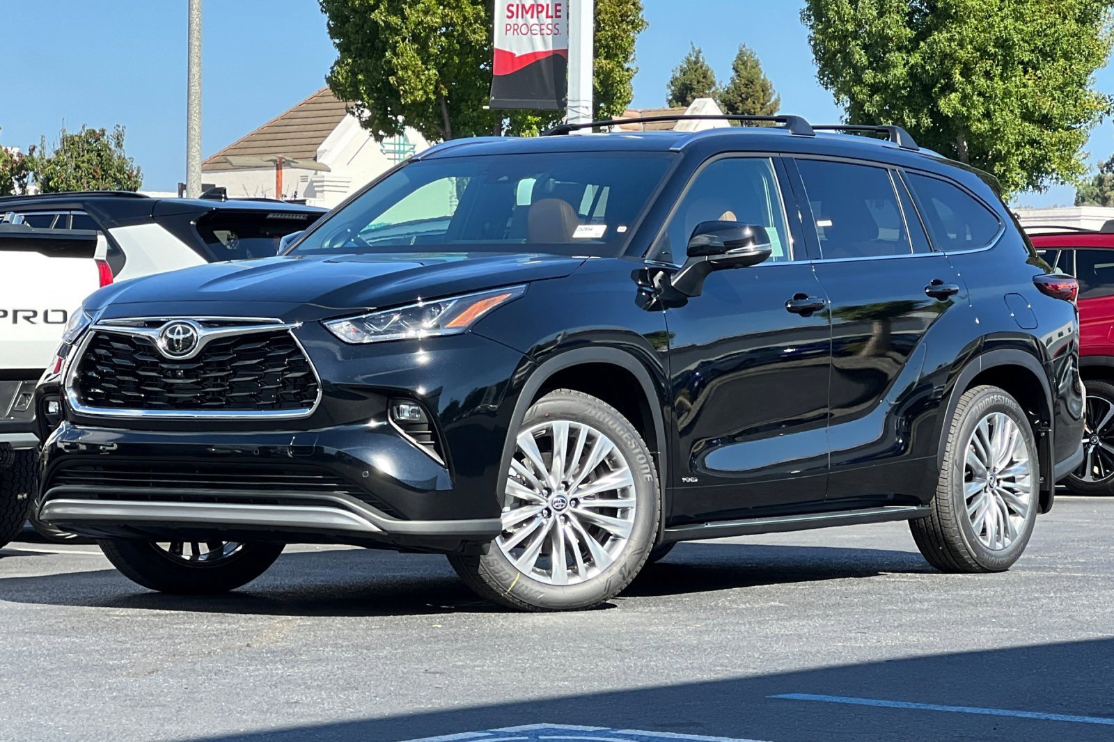 New 2025 Toyota Highlander Platinum image 2
