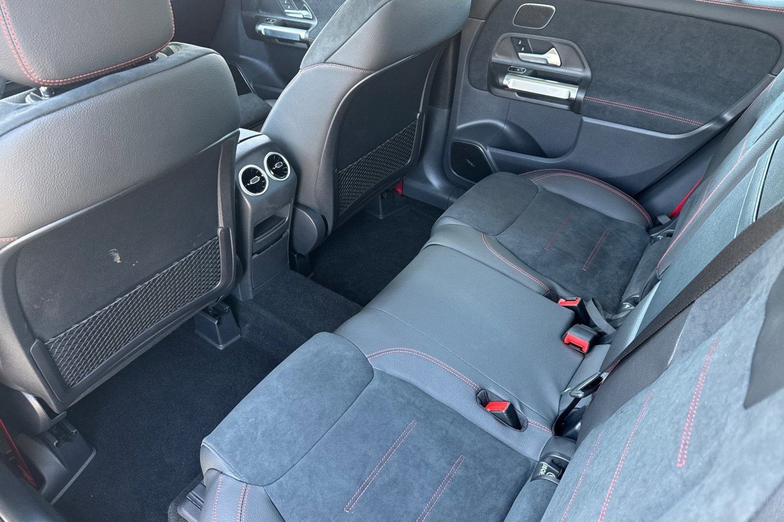 Used 2025 Mercedes-Benz GLB 35 AMG 4MATIC image 18