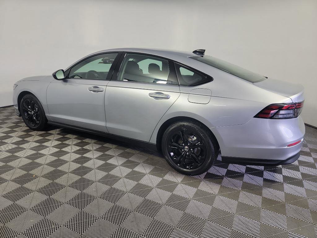 Used 2025 Honda Accord SE image 9