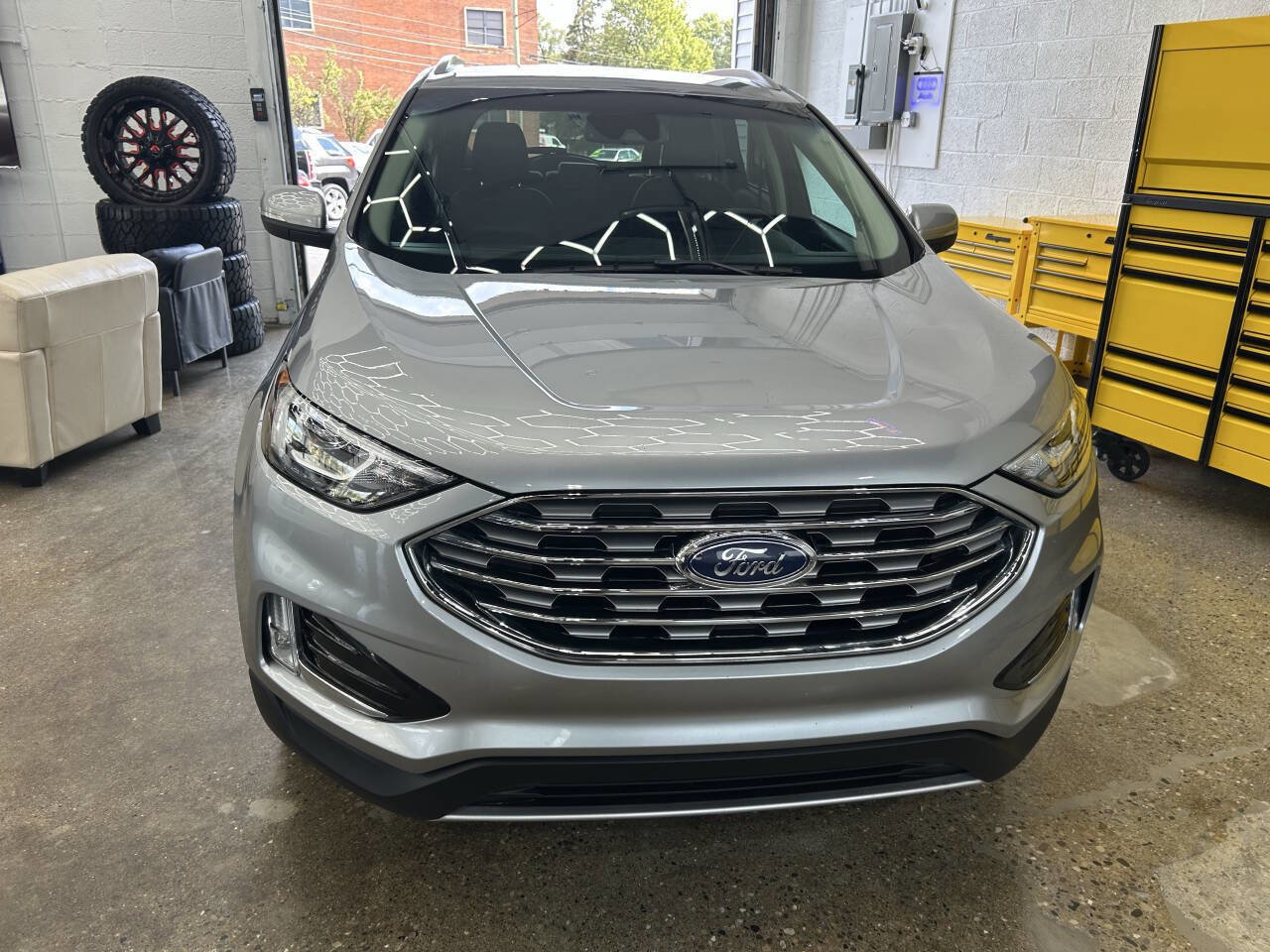 Used 2020 Ford Edge SEL w/ Convenience Package image 3
