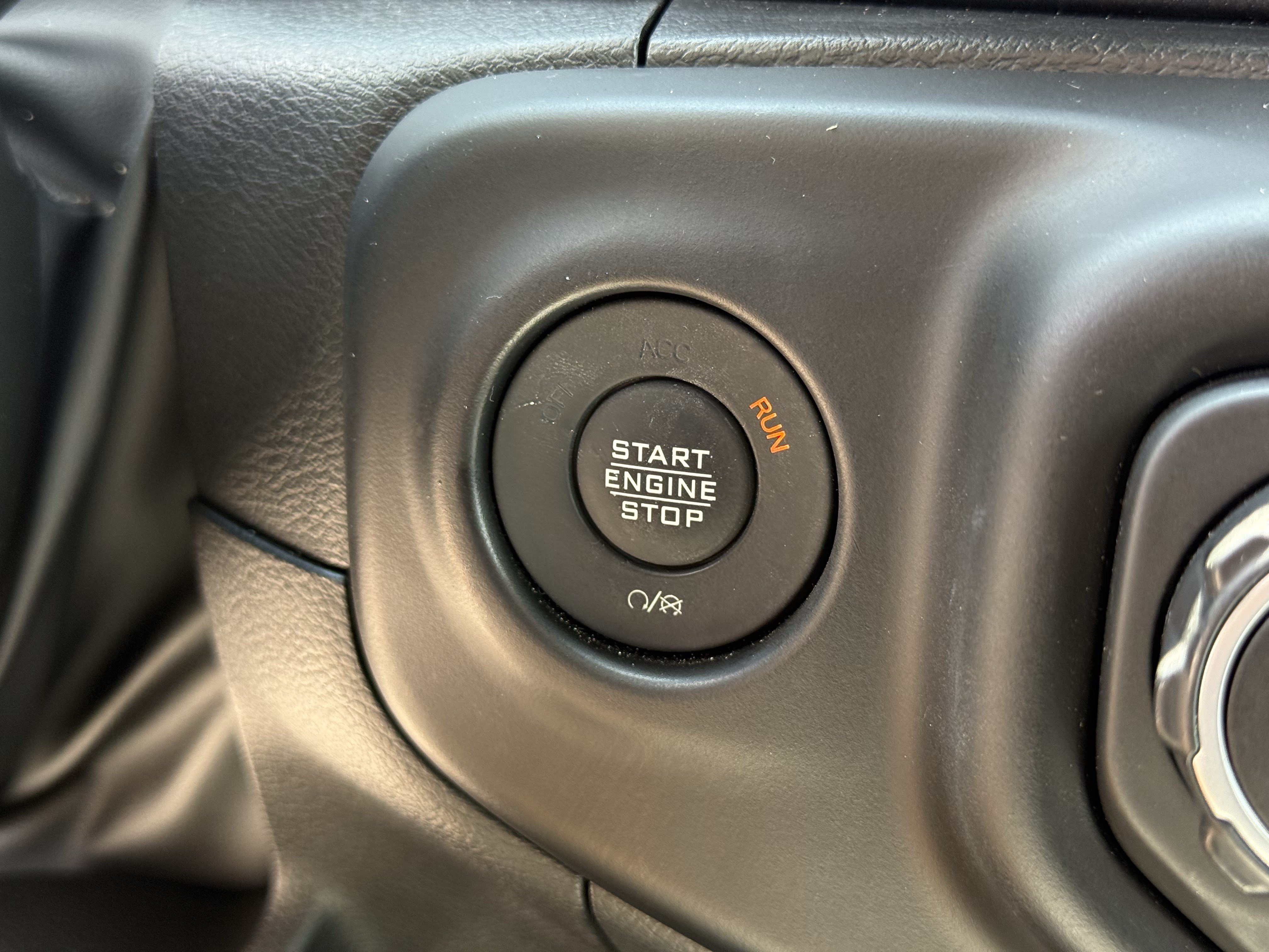 Used 2023 Jeep Gladiator Mojave w/ LED Lighting Group AWD/4WD image 25
