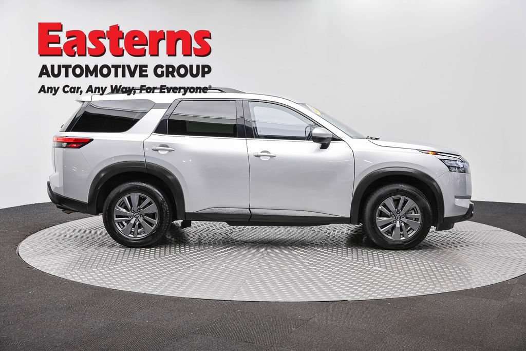 Used 2025 Nissan Pathfinder SV FWD image 6