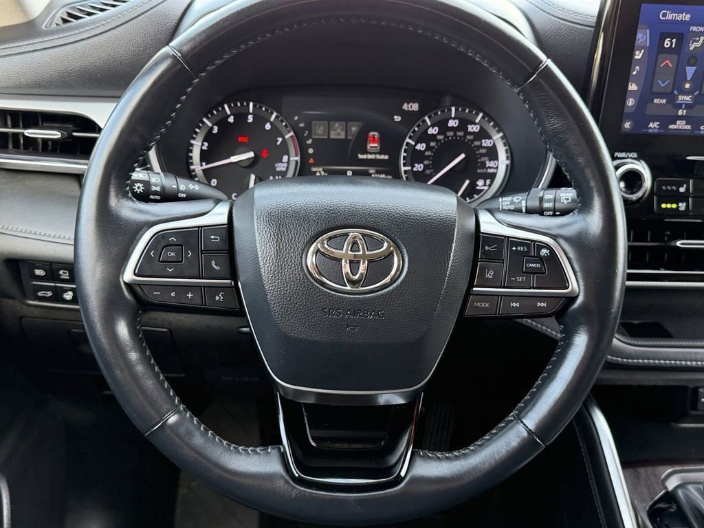 Used 2021 Toyota Highlander Platinum image 13