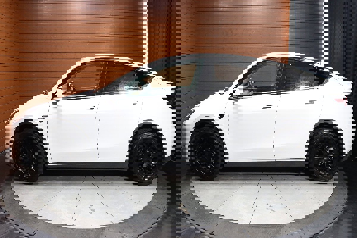 Used 2023 Tesla Model Y Long Range image 9