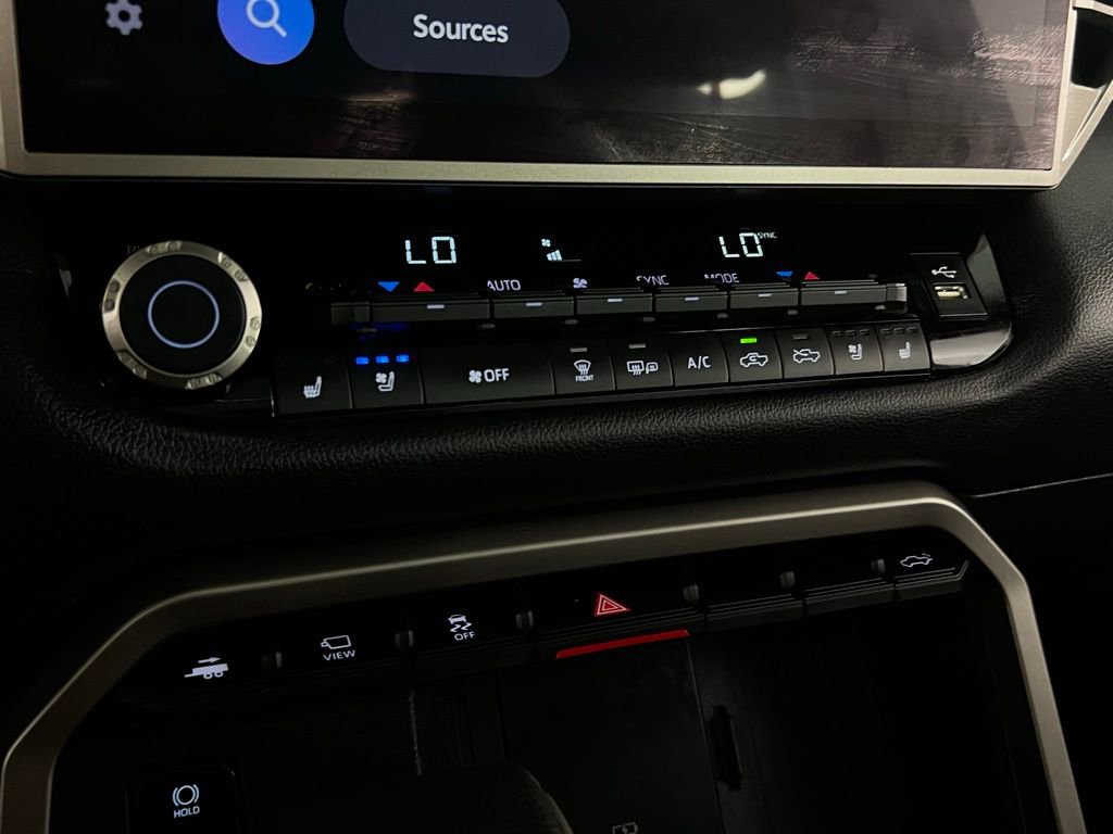 Used 2025 Toyota Tundra Limited image 17