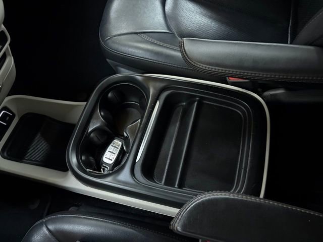 Used 2018 Chrysler Pacifica Touring-L FWD image 46