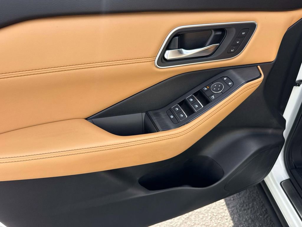 Used 2023 Nissan Rogue Platinum w/ Platinum Premium Package FWD image 22