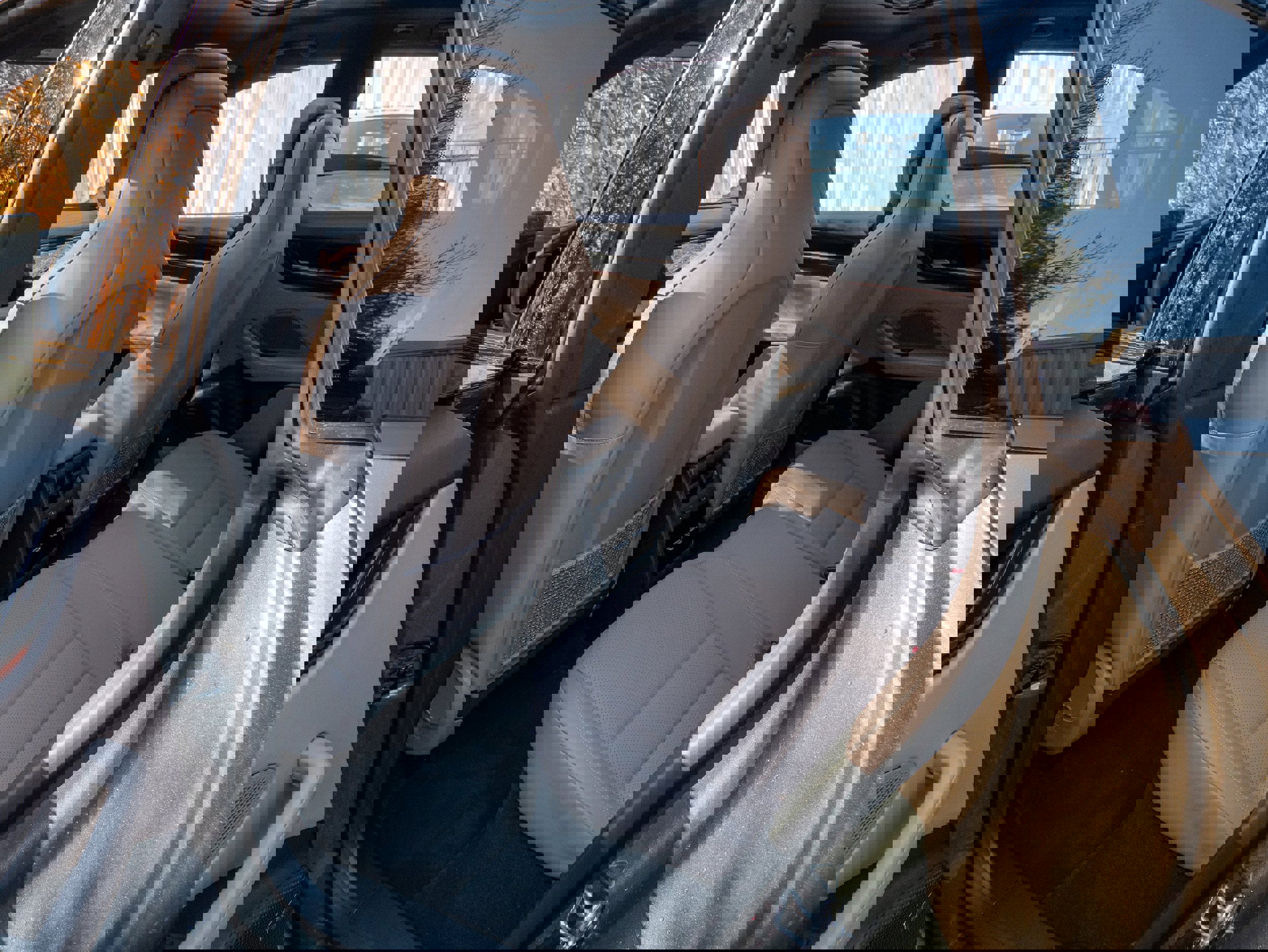 Certified 2025 Porsche Macan Electric image 33