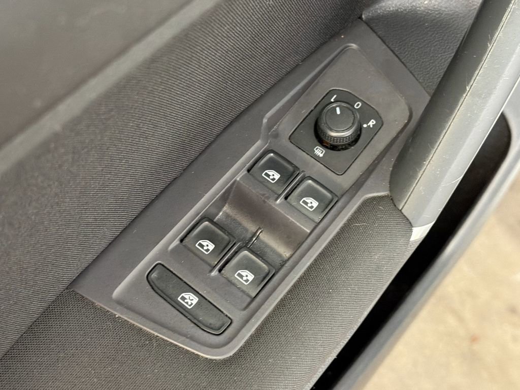 Used 2018 Volkswagen Tiguan S FWD image 19