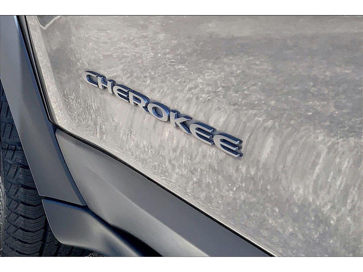 Used 2021 Jeep Cherokee Trailhawk AWD/4WD image 30