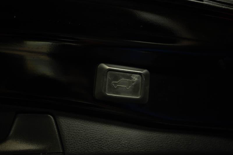 Used 2021 Toyota RAV4 XLE Premium AWD/4WD image 8