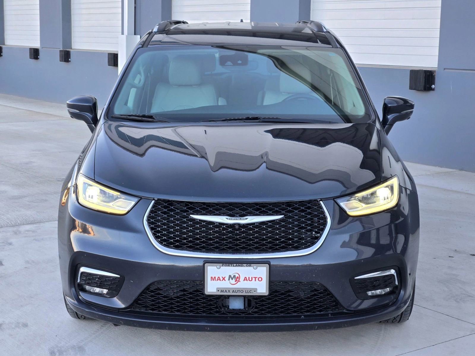 Used 2021 Chrysler Pacifica Touring-L w/ Premium & Safety Sphere Group image 3