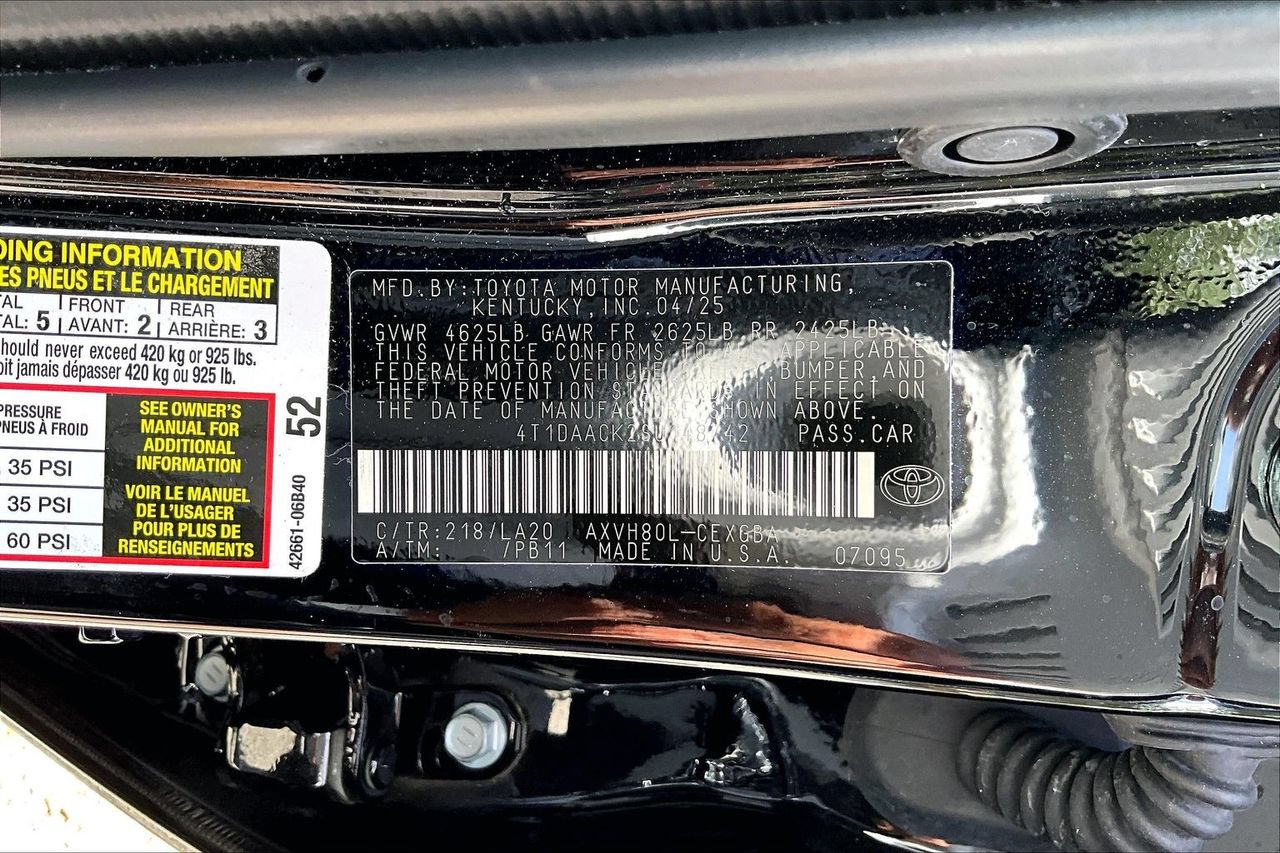 Used 2025 Toyota Camry XLE FWD image 16