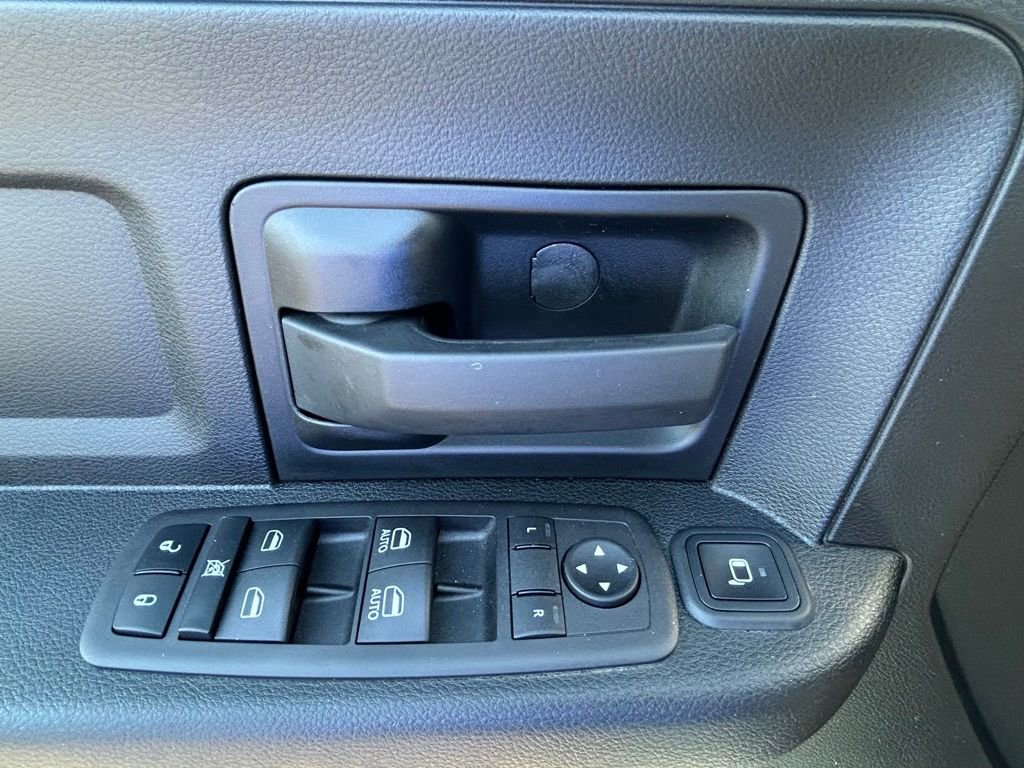 Used 2024 RAM 3500 Tradesman w/ Chrome Appearance Group image 30