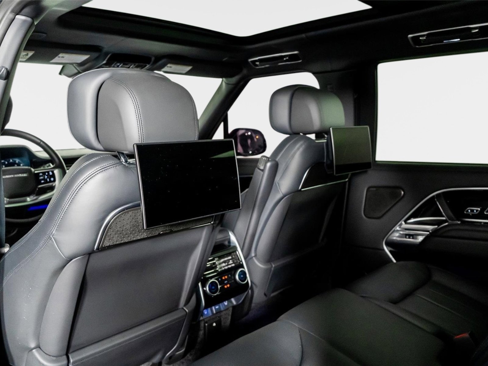 Used 2024 Land Rover Range Rover Long Wheelbase Autobiography image 32