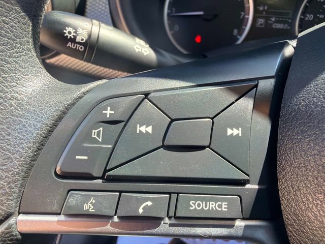 Used 2020 Nissan Kicks S image 28