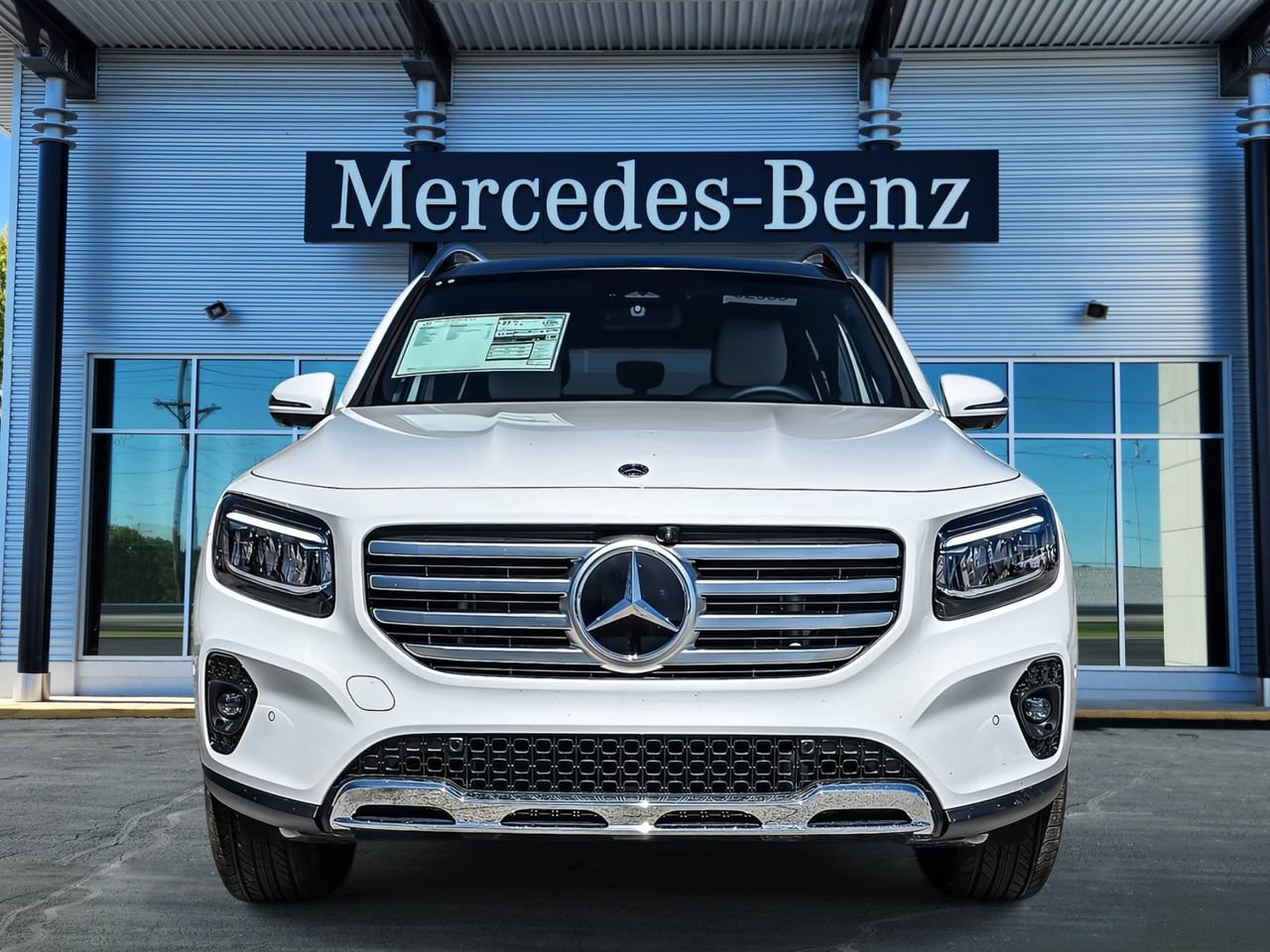 New 2026 Mercedes-Benz GLB 250 4MATIC image 2