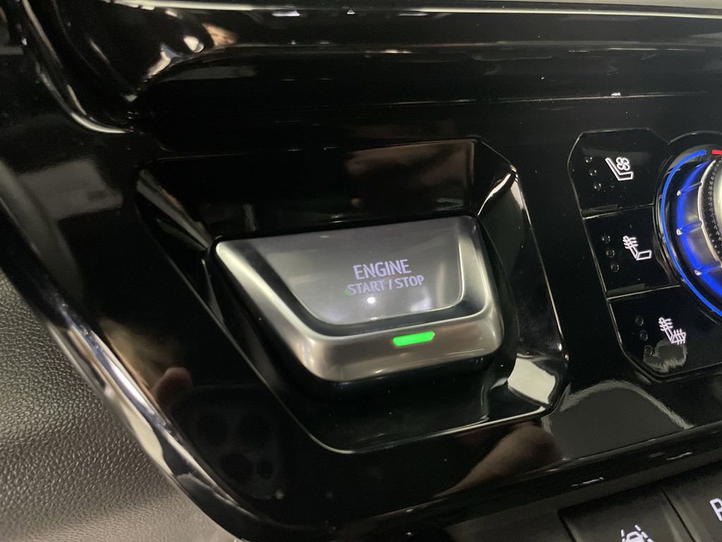 Used 2025 GMC Sierra 1500 AT4X image 16