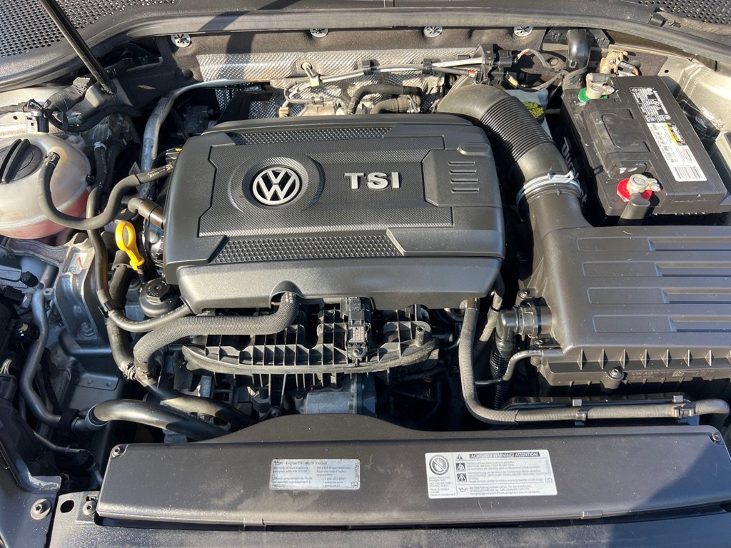 Used 2015 Volkswagen Golf S image 39