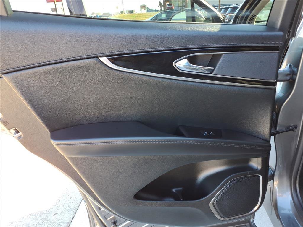 Used 2023 Lincoln Nautilus Reserve w/ Monochromatic Package image 17