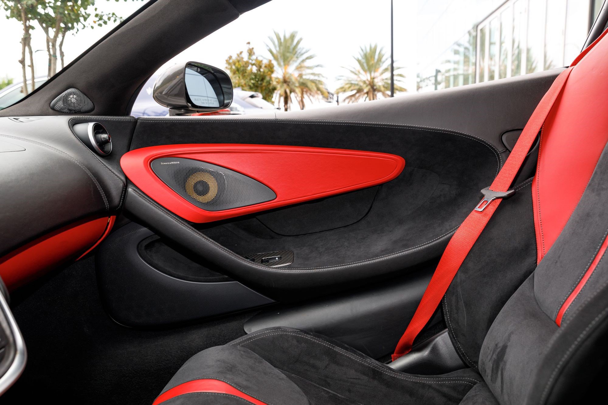 Used 2019 McLaren 570S Coupe RWD image 23