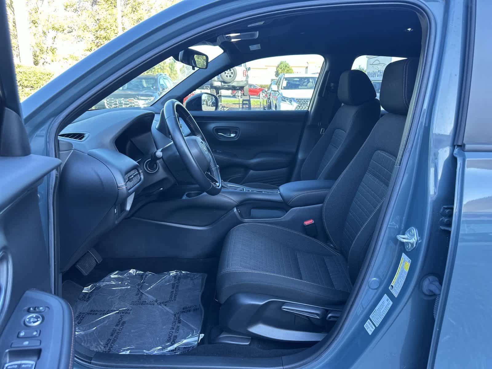 Certified 2025 Honda HR-V Sport image 2