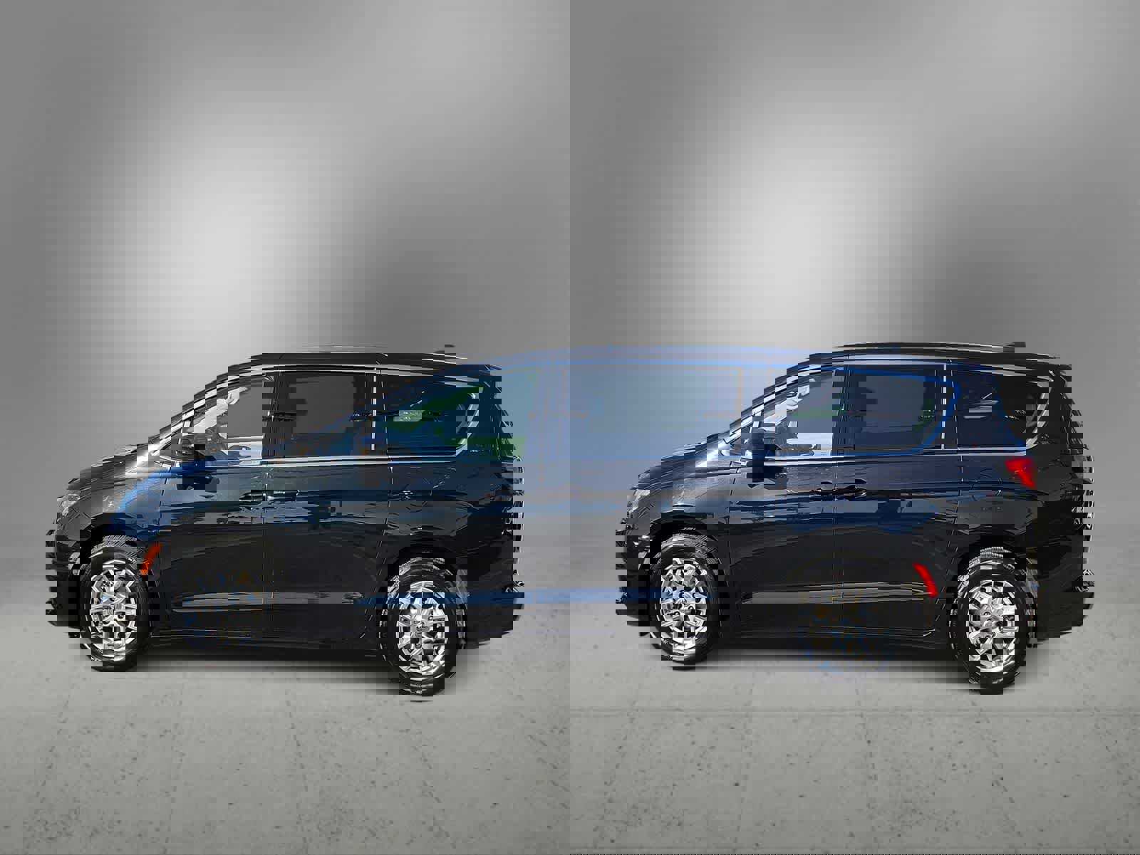 Certified 2023 Chrysler Voyager LX image 6