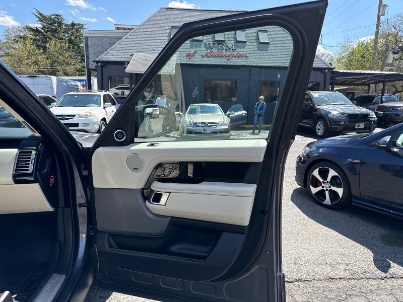 Used 2018 Land Rover Range Rover HSE image 11