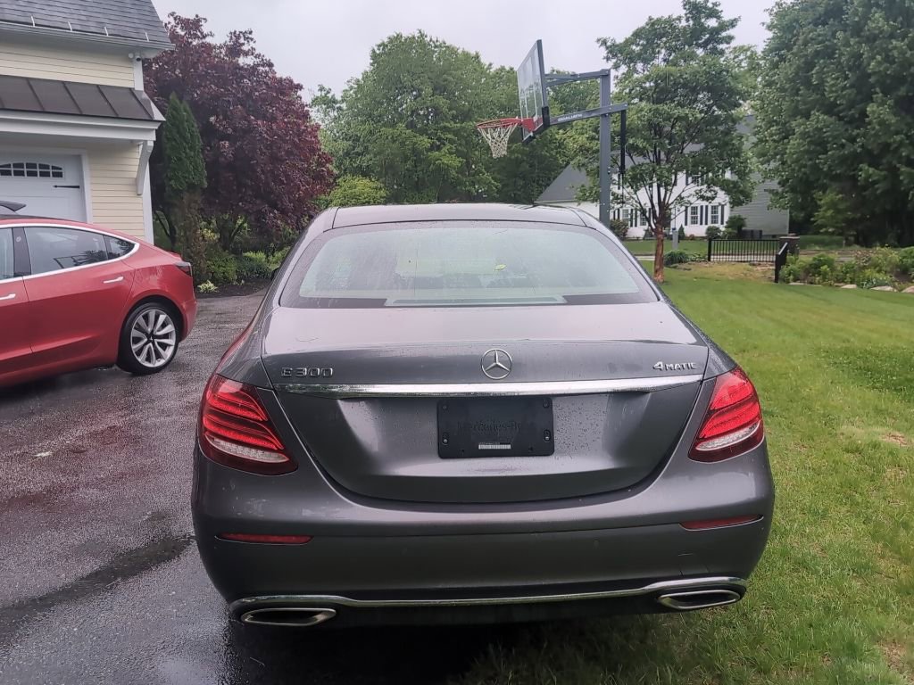 Used 2017 Mercedes-Benz E 300 4MATIC image 8