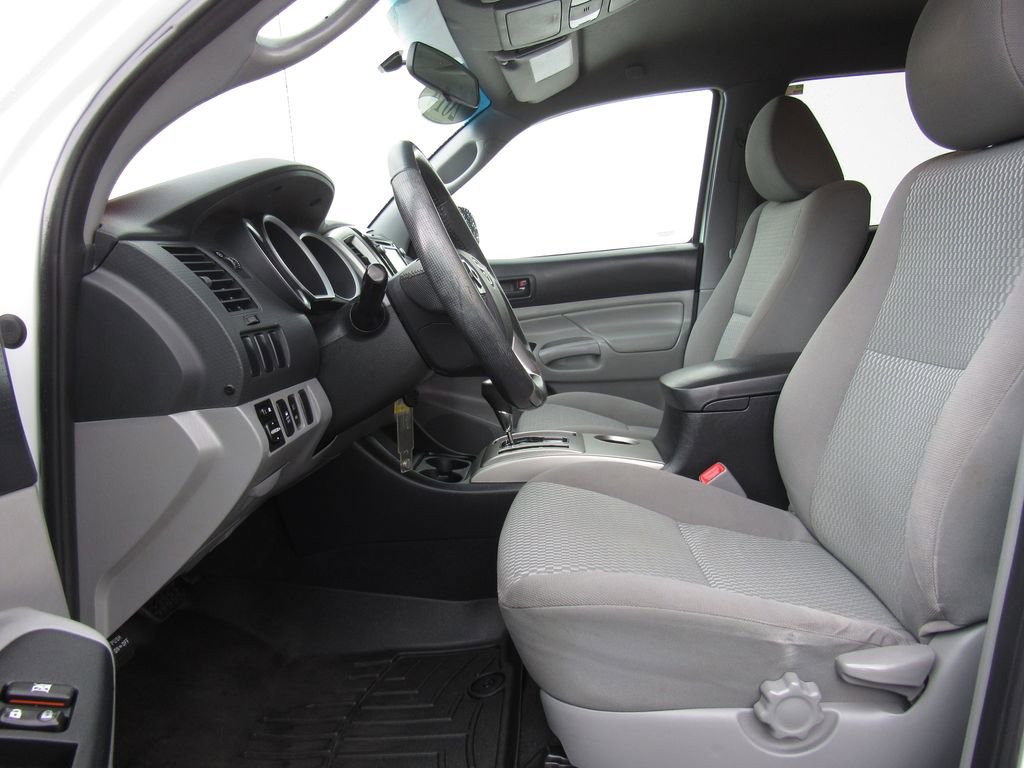 Used 2014 Toyota Tacoma PreRunner w/ SR5 Package RWD image 12