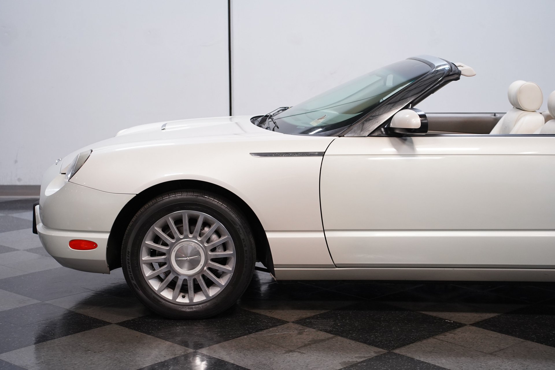Used 2005 Ford Thunderbird 50th Anniversary RWD image 20