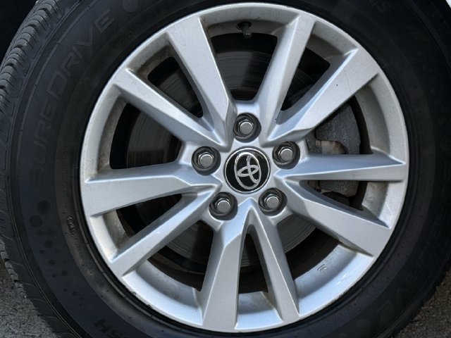 Used 2025 Toyota Camry LE FWD image 10