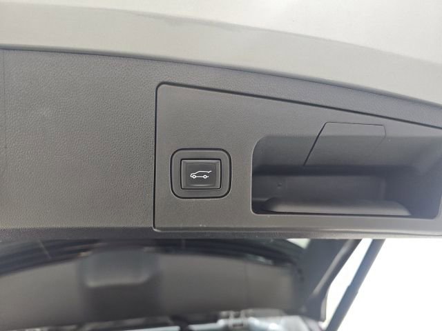 Used 2023 Cadillac XT4 Premium Luxury AWD/4WD image 7