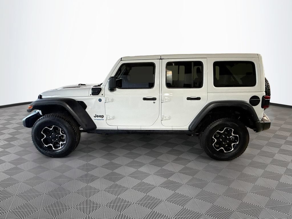 Used 2022 Jeep Wrangler Unlimited Rubicon 4xe AWD/4WD image 9