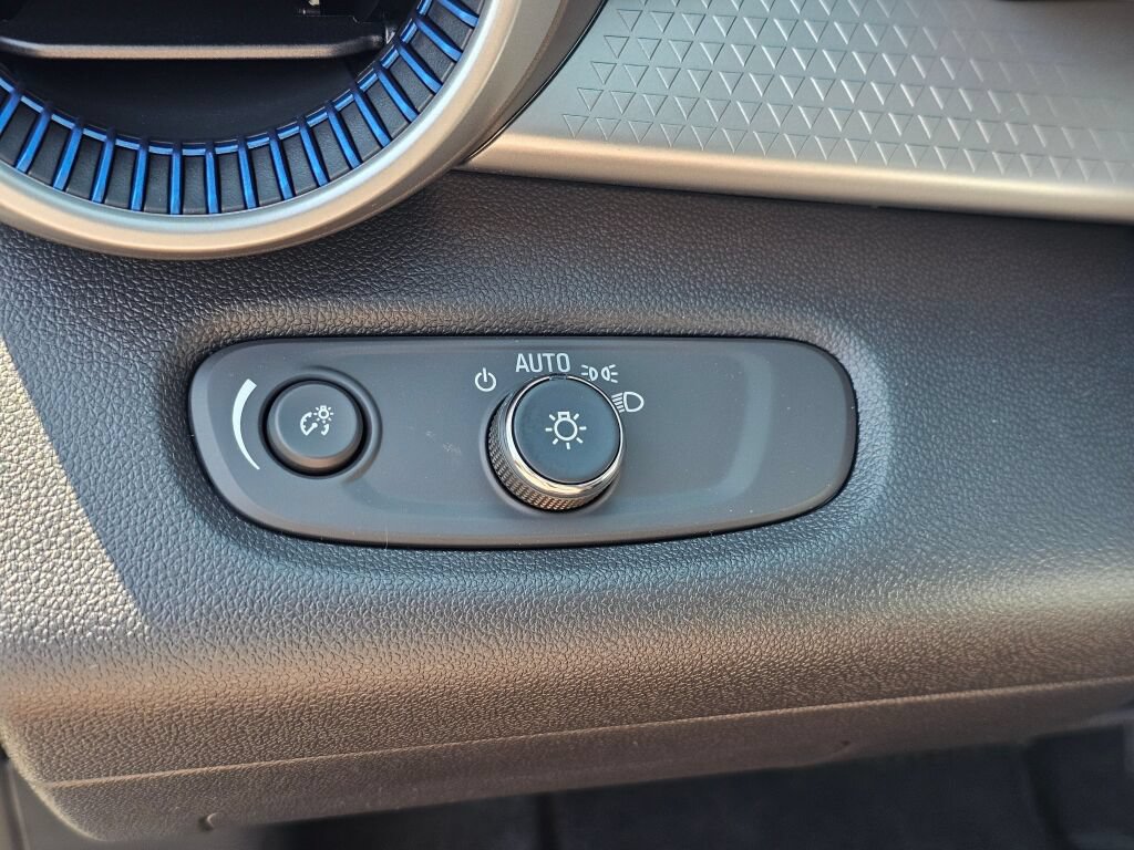 New 2026 Chevrolet Trax LS w/ LS Convenience Package FWD image 33