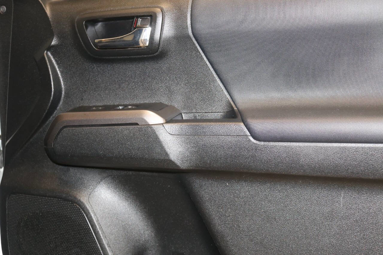 Used 2022 Toyota Tacoma TRD Off-Road image 64