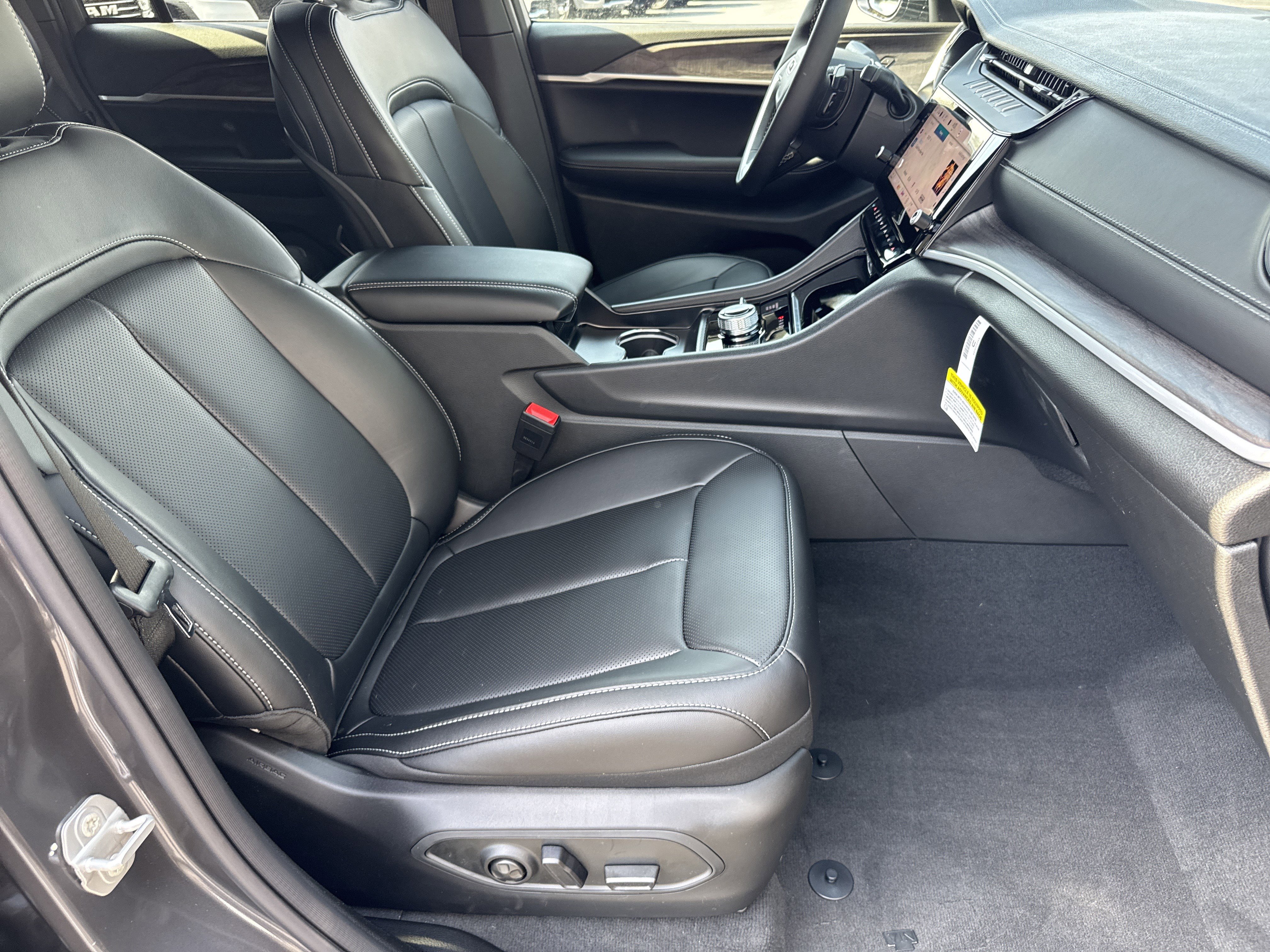 New 2026 Jeep Grand Cherokee Limited w/ Luxury Tech Group II image 16