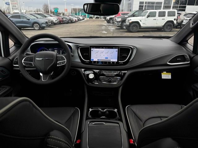 New 2026 Chrysler Pacifica Limited w/ Uconnect Theater Family Group image 29