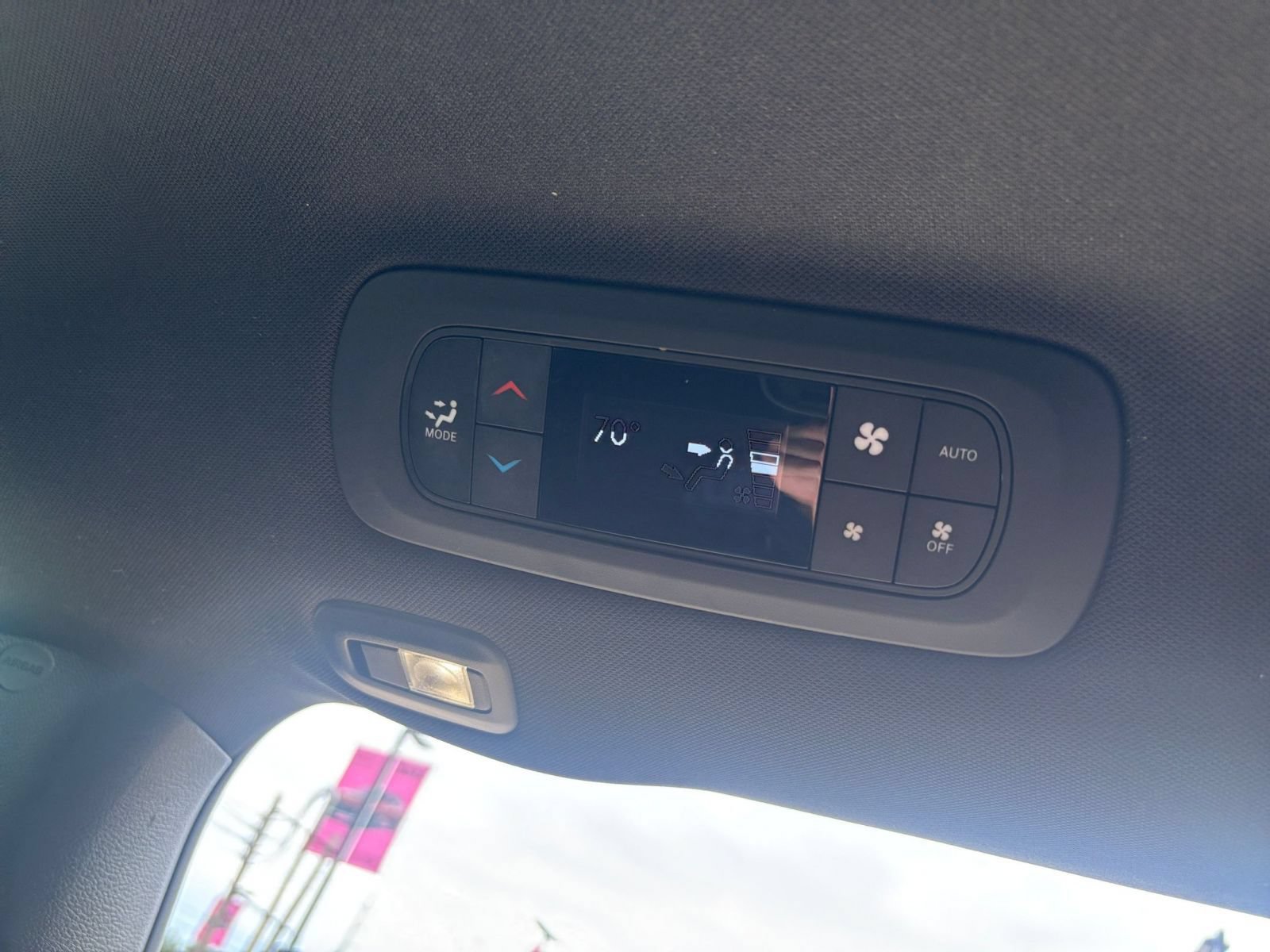 Used 2025 Chrysler Pacifica Limited FWD image 25