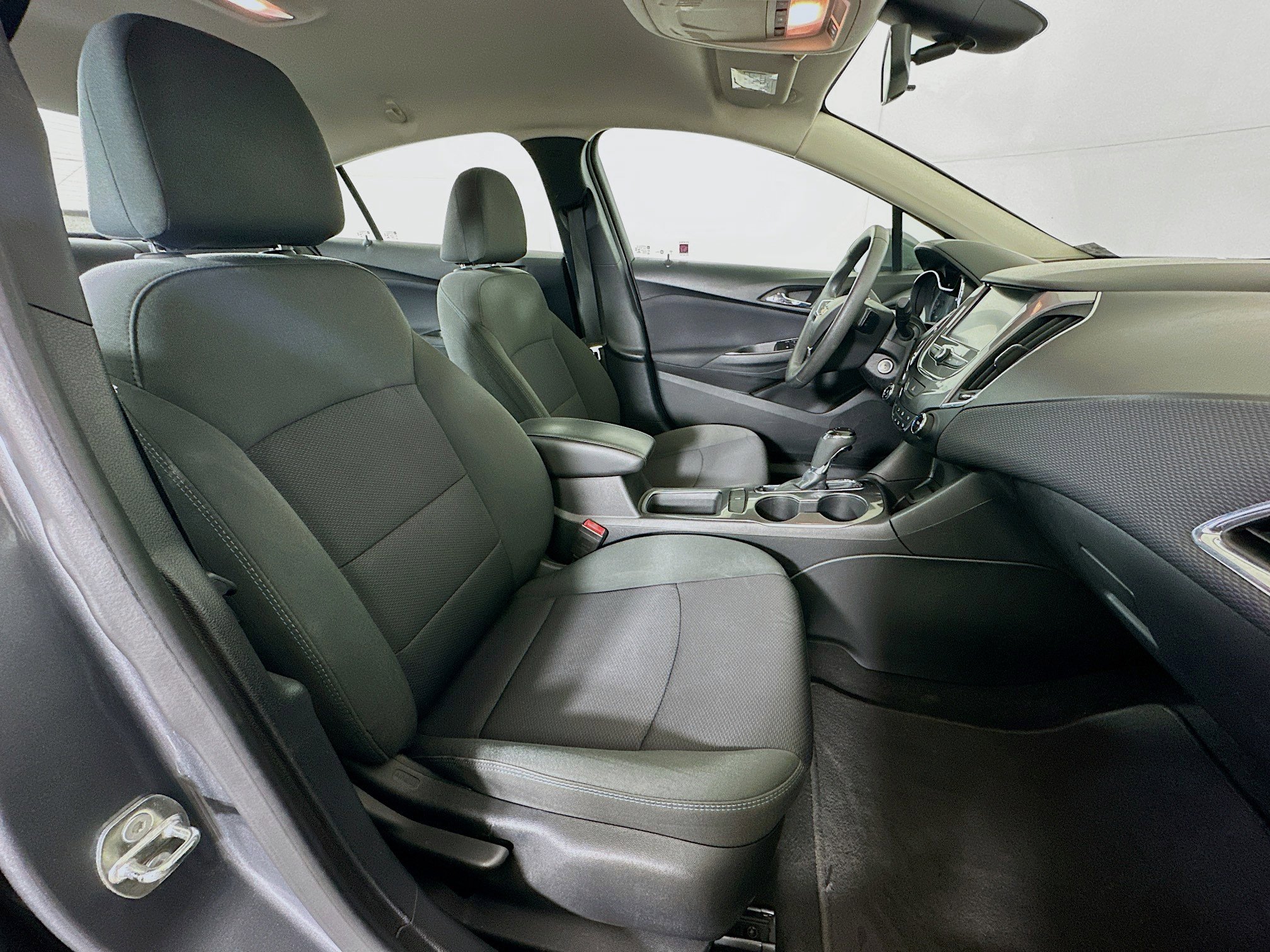 Used 2018 Chevrolet Cruze LT FWD image 29