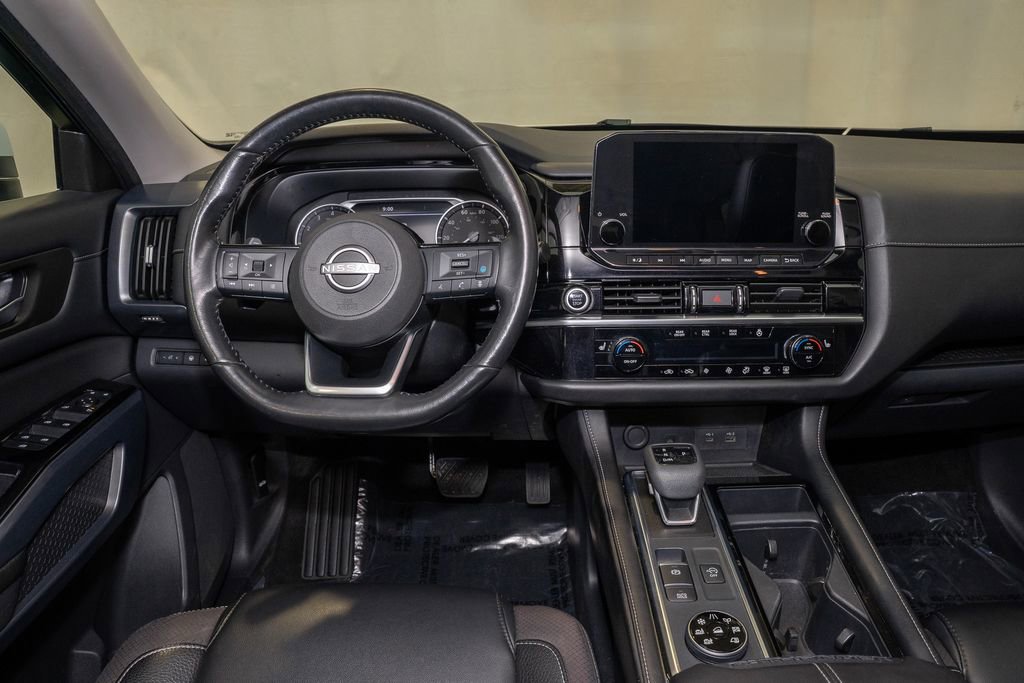 Certified 2023 Nissan Pathfinder SL image 2